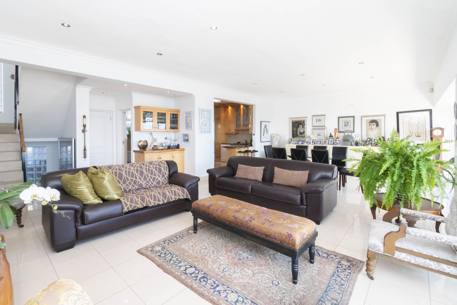 3 Bedroom Property for Sale in Sea Point Western Cape